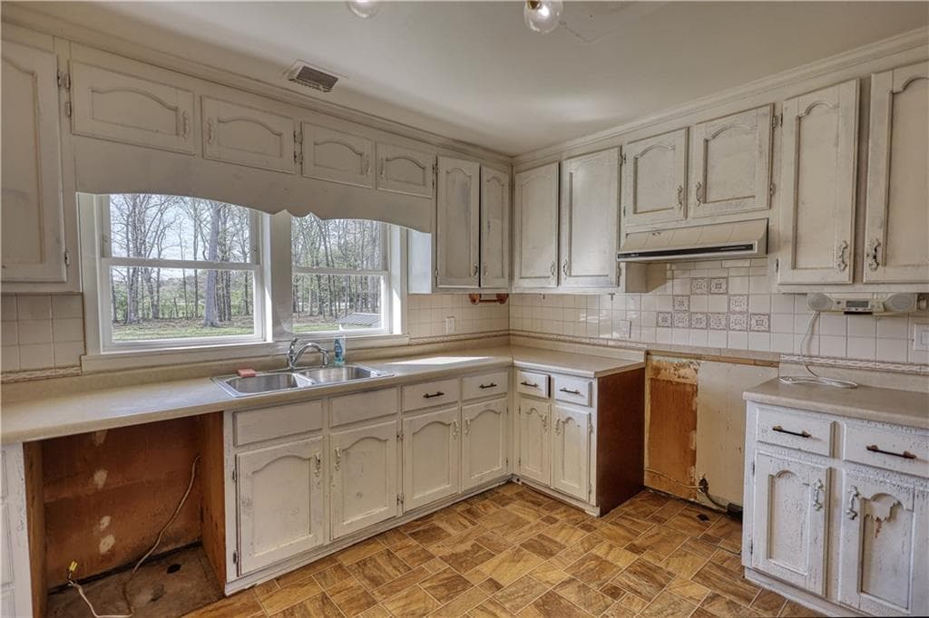 3 bedroom, 2 bathroom, 2,249 sq ft single family residence for sale at 10 Wolfskin Road, Arnoldsville, GA 30619 — photo 4