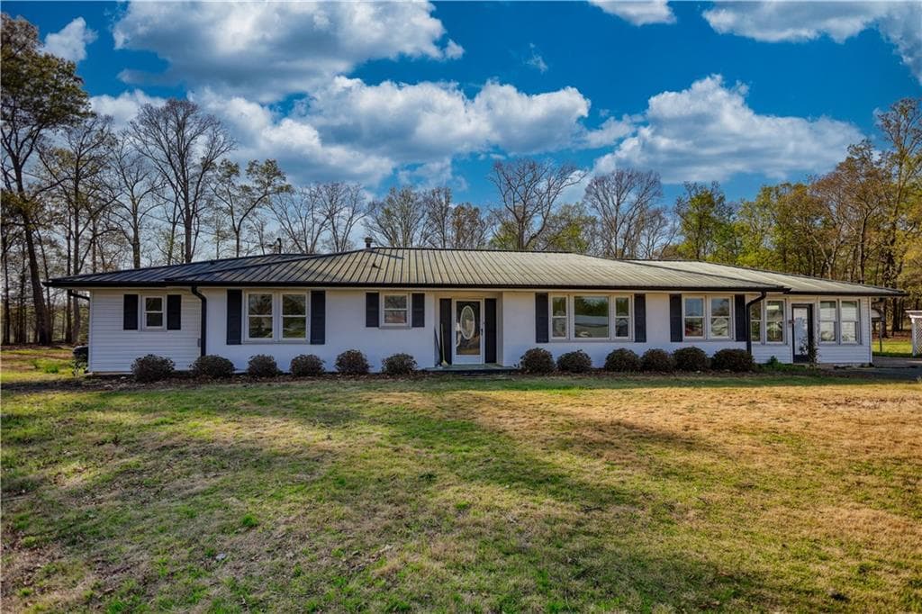 3 bedroom, 2 bathroom, 2,249 sq ft single family residence for sale at 10 Wolfskin Road, Arnoldsville, GA 30619