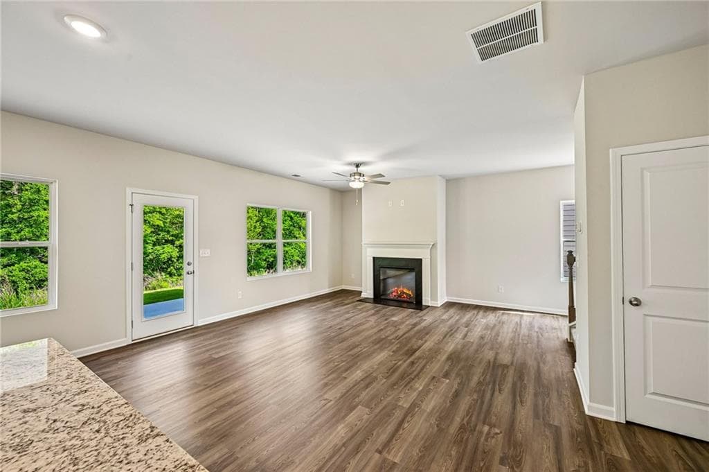 3 bedroom, 3 bathroom, 1,925 sq ft single family residence under contract at 11872 Rizvan Place, Covington, GA 30014 — photo 7