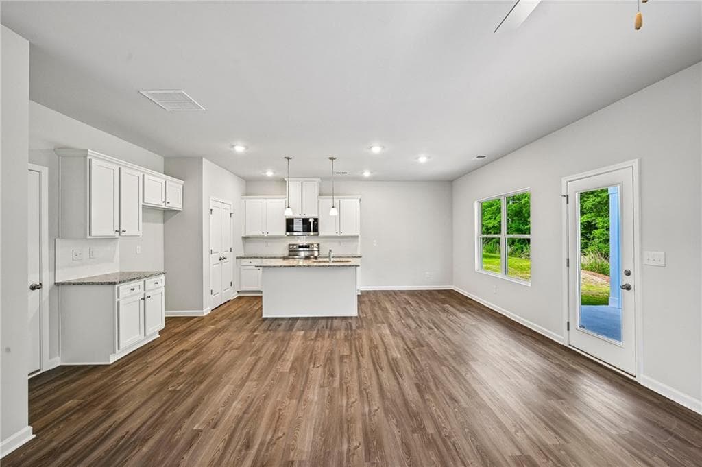 3 bedroom, 3 bathroom, 1,925 sq ft single family residence under contract at 11872 Rizvan Place, Covington, GA 30014 — photo 9