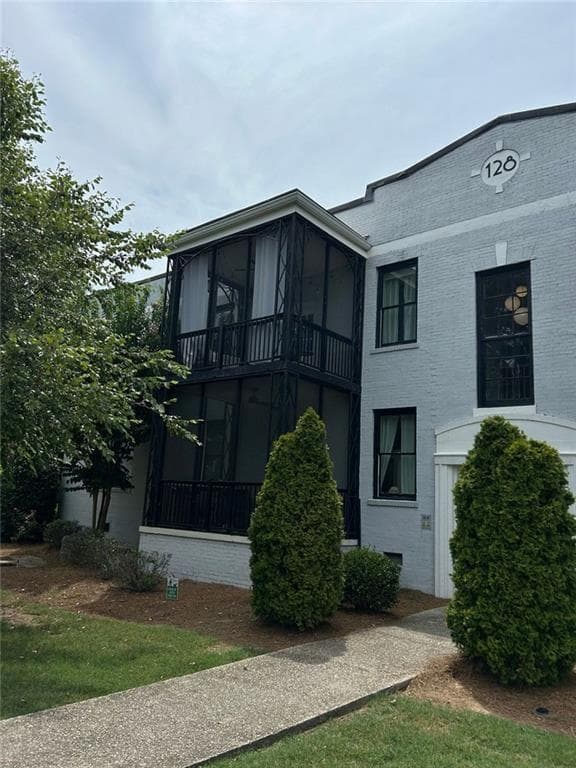 2 bedroom, 2 bathroom, 1,357 sq ft condominium for rent at 128 Peachtree Memorial Drive 4, Atlanta, GA 30309 for $3,300 a month — photo 2