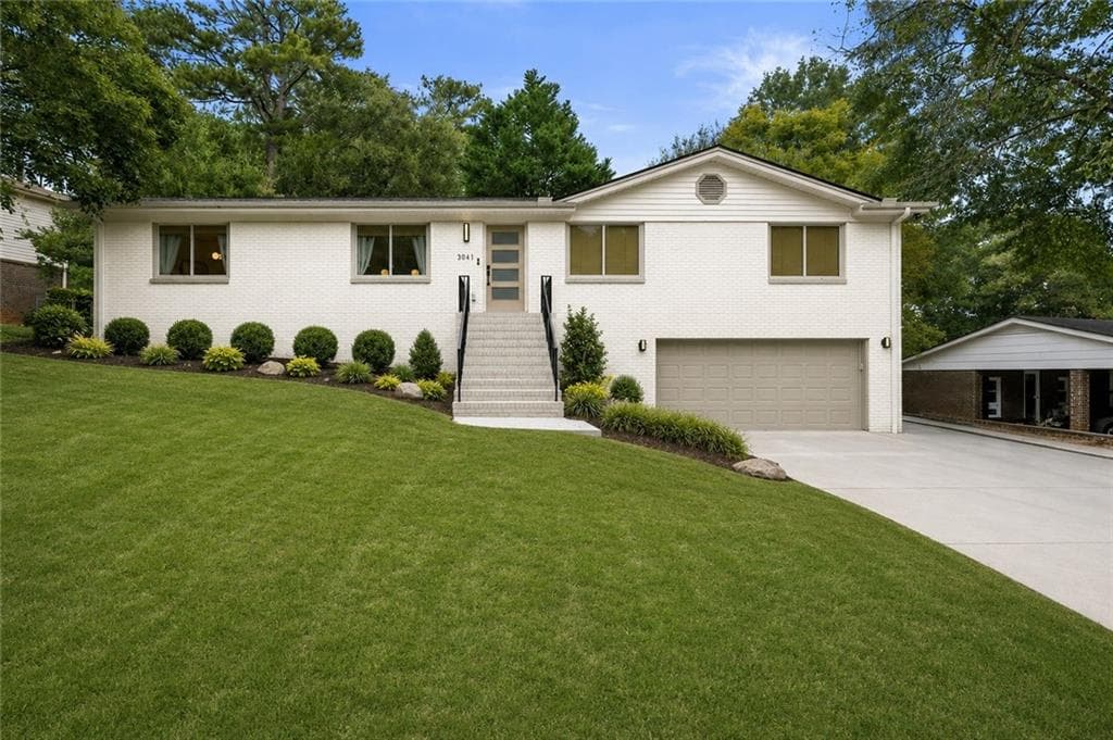 4 bedroom, 3 bathroom, 1,740 sq ft single family residence under contract at 3941 Lake Drive, Smyrna, GA 30082 — photo 2