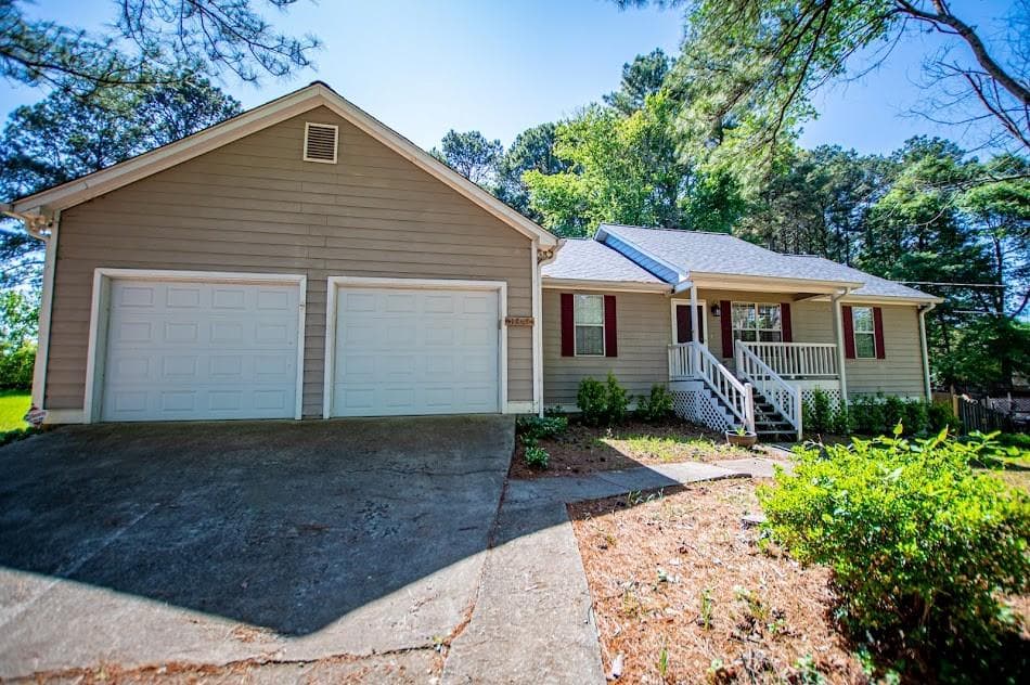 3 bedroom, 2 bathroom, 1,476 sq ft single family residence for sale at 1268 Cohran Store Road, Douglasville, GA 30134 — photo 2