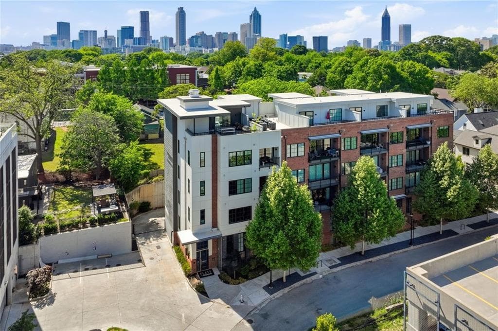 2 bedroom, 2 bathroom, 1,172 sq ft condominium sold at 22 Airline Street 307, Atlanta, GA 30312