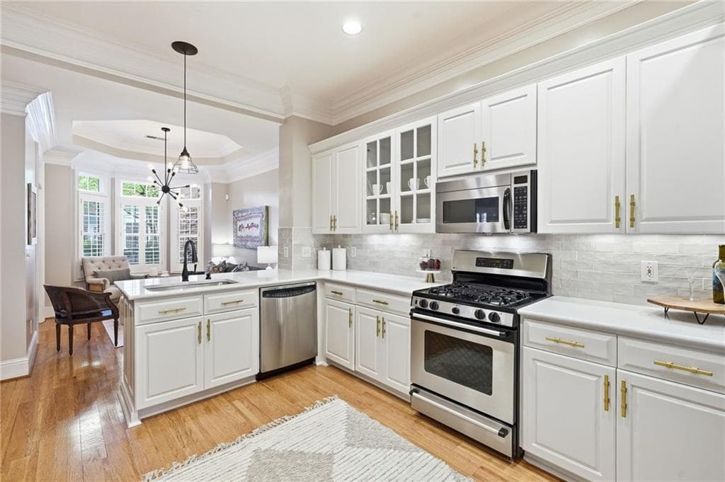 3 bedroom, 3 bathroom, 2,500 sq ft townhouse under contract at 8420 Parker Place, Roswell, GA 30076