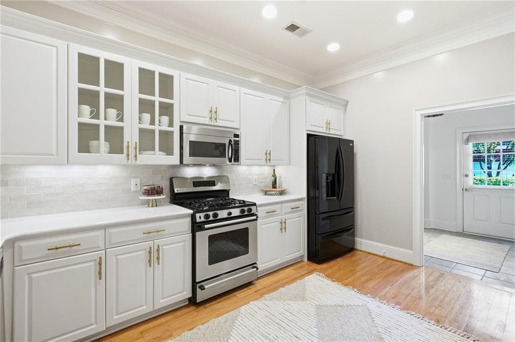 3 bedroom, 3 bathroom, 2,500 sq ft townhouse under contract at 8420 Parker Place, Roswell, GA 30076 — photo 8