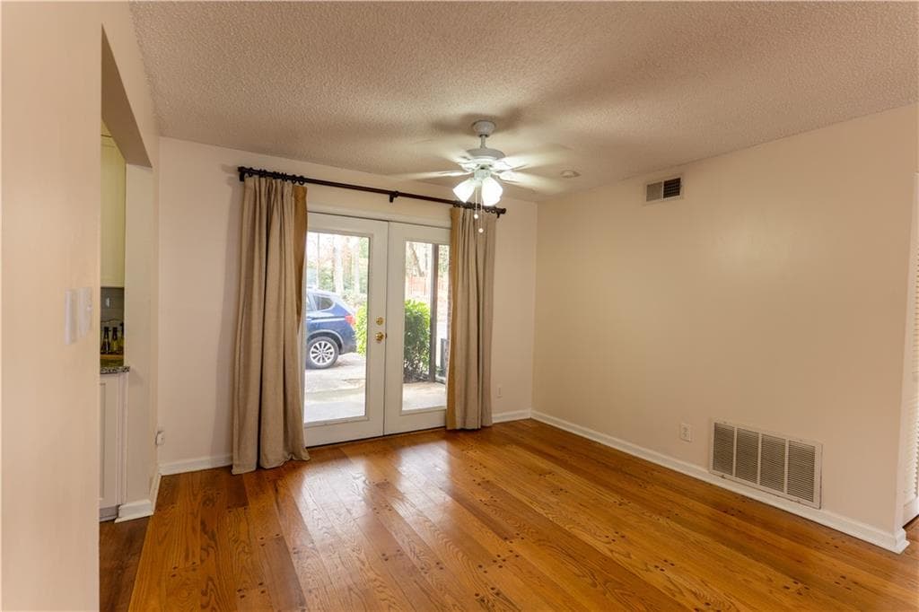 2 bedroom, 1 bathroom, 1,040 sq ft condominium for rent at 4266 Roswell Road K2, Atlanta, GA 30342 for $1,650 a month — photo 2