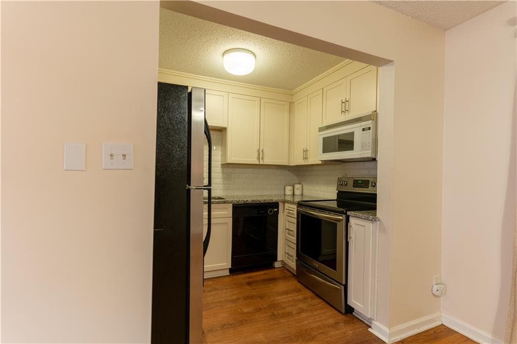 2 bedroom, 1 bathroom, 1,040 sq ft condominium for rent at 4266 Roswell Road K2, Atlanta, GA 30342 for $1,650 a month — photo 3