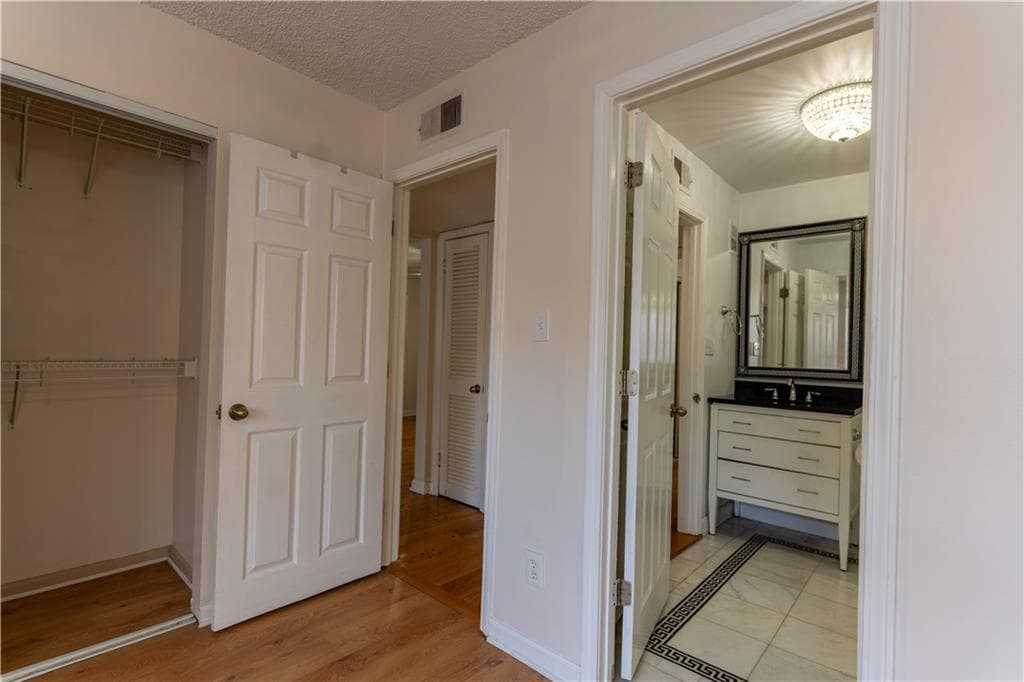 2 bedroom, 1 bathroom, 1,040 sq ft condominium for rent at 4266 Roswell Road K2, Atlanta, GA 30342 for $1,650 a month — photo 7