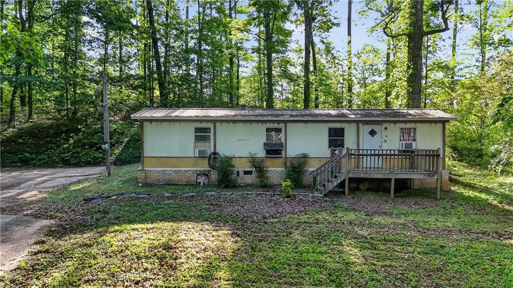 2 bedroom, 1 bathroom, 650 sq ft single family residence for sale at 2024 Ball Ground Highway, Canton, GA 30114