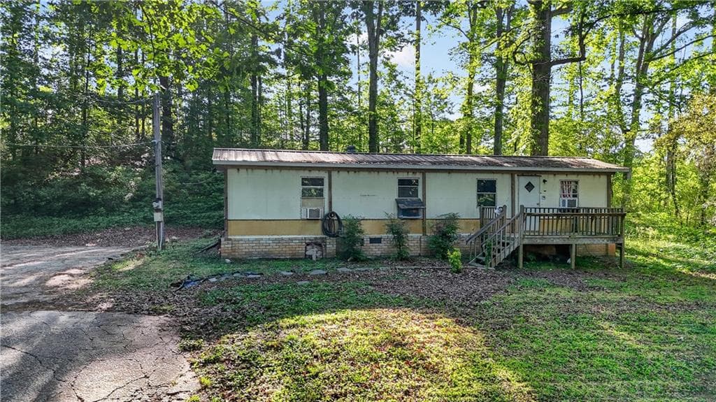 2 bedroom, 1 bathroom, 650 sq ft single family residence for sale at 2024 Ball Ground Highway, Canton, GA 30114 — photo 3