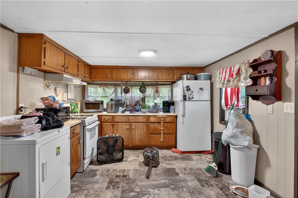 2 bedroom, 1 bathroom, 650 sq ft single family residence for sale at 2024 Ball Ground Highway, Canton, GA 30114 — photo 9