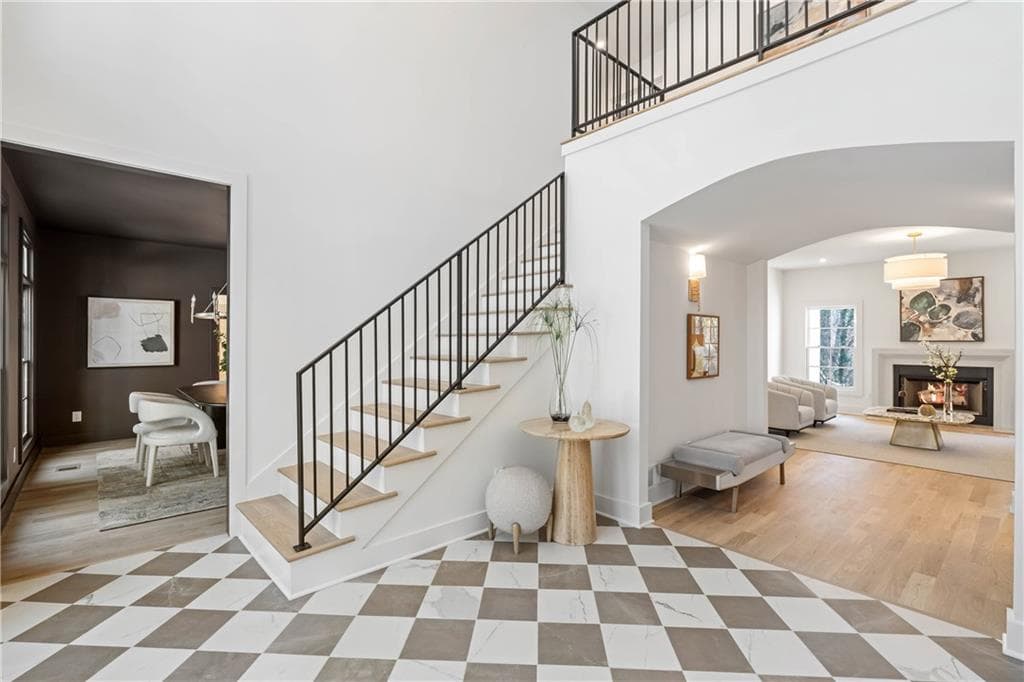 5 bedroom, 6 bathroom, 6,260 sq ft single family residence for sale at 181 Sentinel Place, Marietta, GA 30067 — photo 3