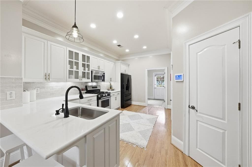 3 bedroom, 3 bathroom, 2,500 sq ft townhouse under contract at 8420 Parker Place, Roswell, GA 30076 — photo 7
