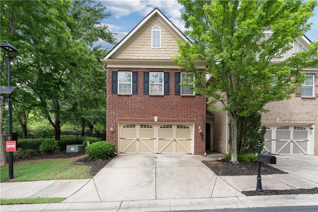3 bedroom, 3 bathroom, 2,469 sq ft townhouse sold at 3369 Norfolk Chase Drive, Peachtree Corners, GA 30092