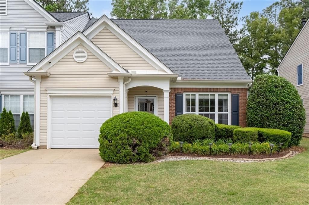 3 bedroom, 3 bathroom, 1,478 sq ft townhouse sold at 5368 Medlock Corners Drive, Peachtree Corners, GA 30092