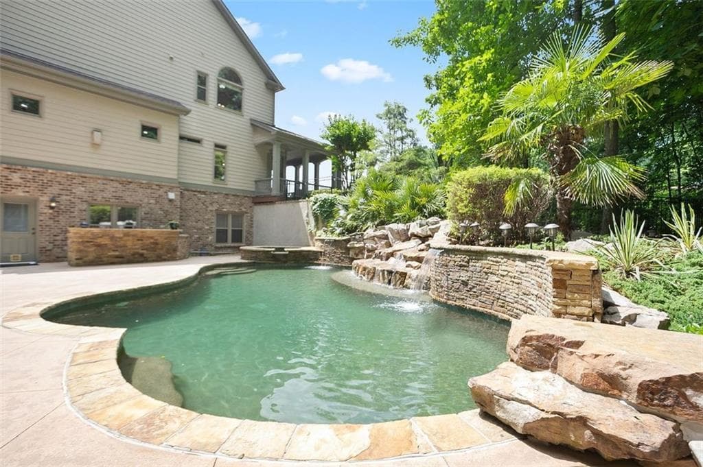 6 bedroom, 6 bathroom, 5,944 sq ft single family residence sold at 103 Millstone Way, Canton, GA 30115