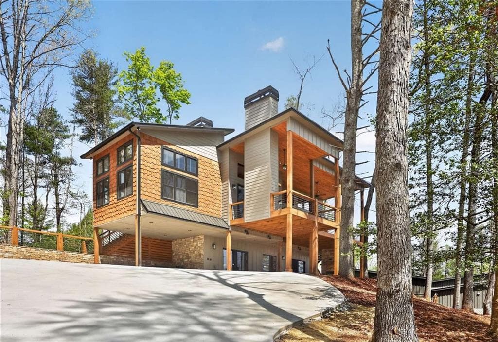 3 bedroom, 5 bathroom, 3,245 sq ft single family residence under contract at 95 Sapulpa Court, Ellijay, GA 30540 — photo 2