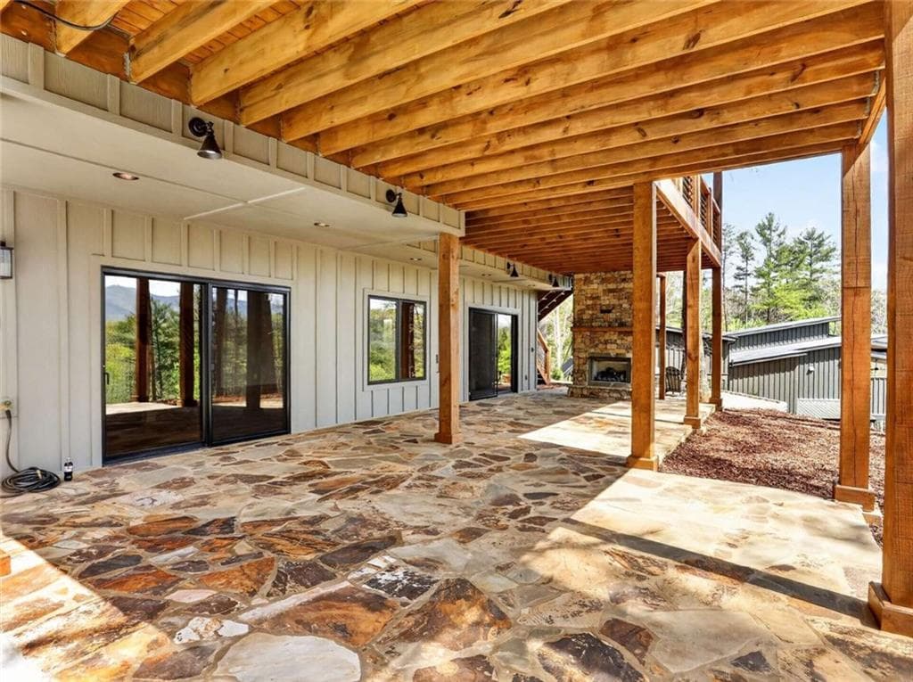 3 bedroom, 5 bathroom, 3,245 sq ft single family residence under contract at 95 Sapulpa Court, Ellijay, GA 30540 — photo 7