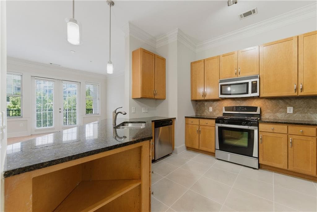 1 bedroom, 1 bathroom, 1,021 sq ft condominium for sale at 3621 Vinings Slope 3511, Atlanta, GA 30339 — photo 3