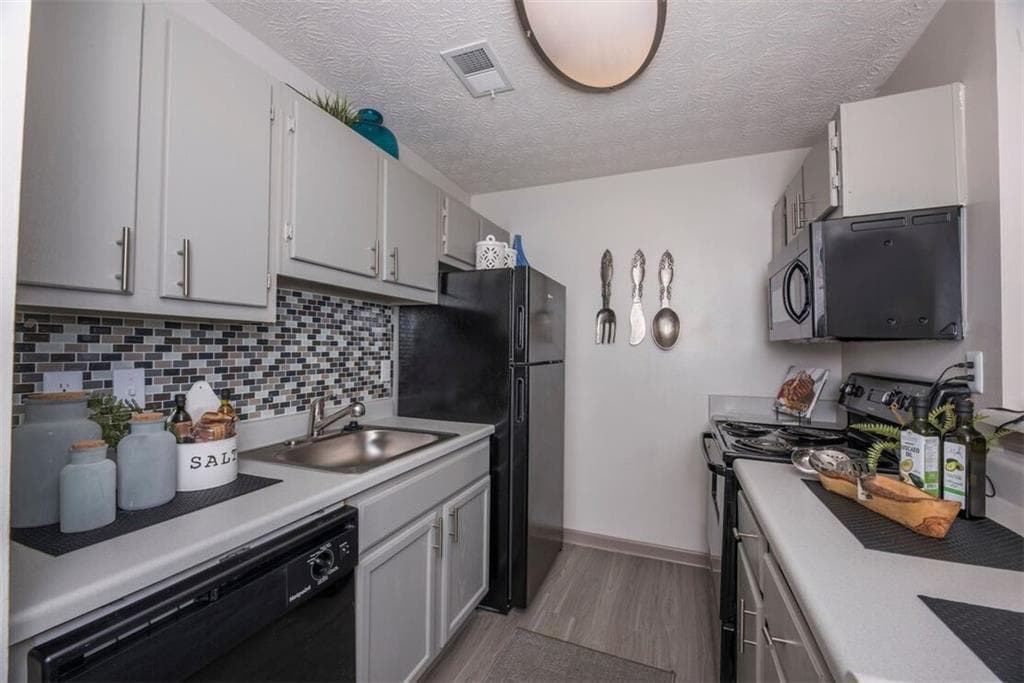 1 bedroom, 1 bathroom, 685 sq ft apartment for rent at 1000 Lake Ridge Parkways 1305, Riverdale, GA 30296 for $1,217 a month