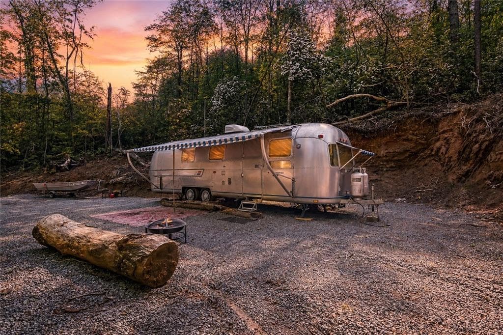 other under contract at 1472 Nugget Lane, Ellijay, GA 30540