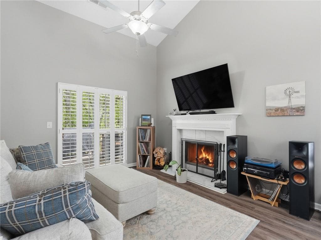 3 bedroom, 3 bathroom, 2,062 sq ft townhouse for sale at 140 Fox Creek Drive, Woodstock, GA 30188 — photo 6