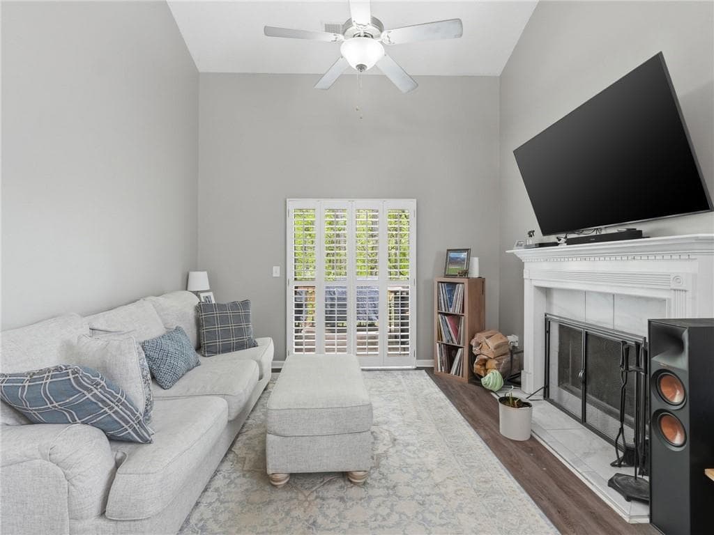 3 bedroom, 3 bathroom, 2,062 sq ft townhouse for sale at 140 Fox Creek Drive, Woodstock, GA 30188 — photo 8