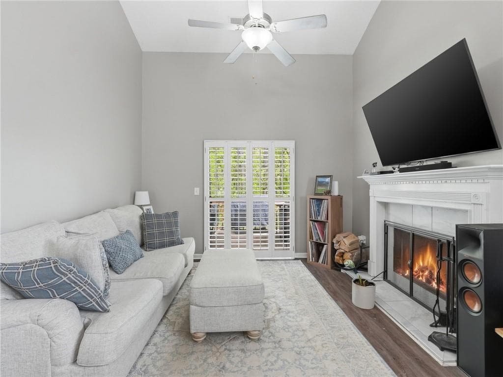 3 bedroom, 3 bathroom, 2,062 sq ft townhouse for sale at 140 Fox Creek Drive, Woodstock, GA 30188 — photo 9