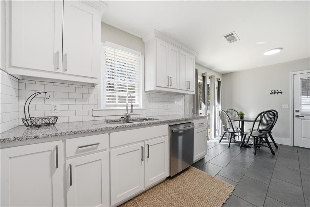 3 bedroom, 2 bathroom, 1,008 sq ft single family residence for sale at 516 Landers Street, Monroe, GA 30655 — photo 6