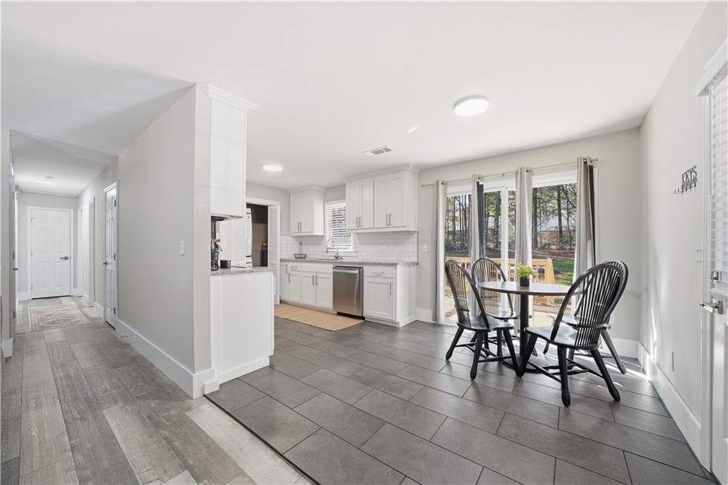 3 bedroom, 2 bathroom, 1,008 sq ft single family residence for sale at 516 Landers Street, Monroe, GA 30655 — photo 3