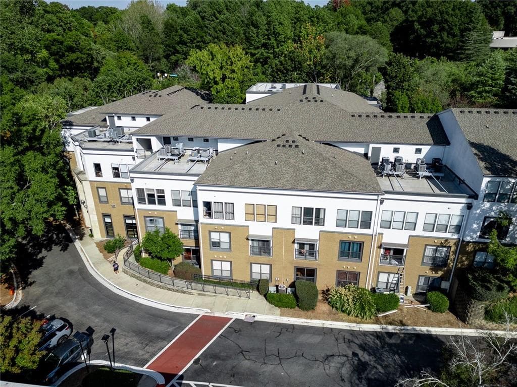 2 bedroom, 1 bathroom, 900 sq ft condominium for sale at 821 Ralph McGill Boulevard APT 2416, Atlanta, GA 30306 — photo 2
