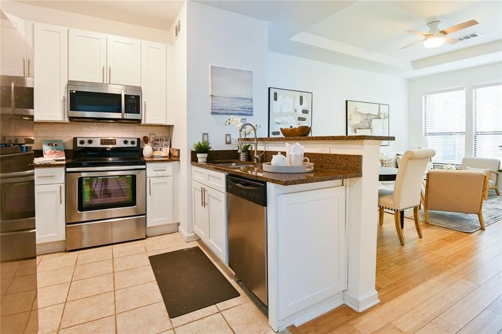 2 bedroom, 1 bathroom, 900 sq ft condominium for sale at 821 Ralph McGill Boulevard APT 2416, Atlanta, GA 30306 — photo 6