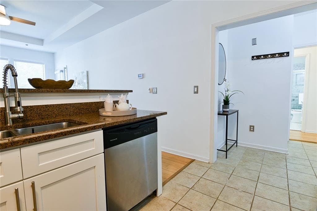 2 bedroom, 1 bathroom, 900 sq ft condominium for sale at 821 Ralph McGill Boulevard APT 2416, Atlanta, GA 30306 — photo 8