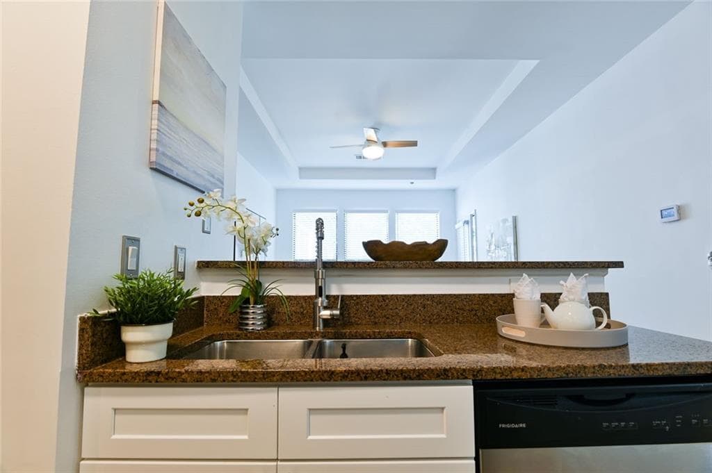 2 bedroom, 1 bathroom, 900 sq ft condominium for sale at 821 Ralph McGill Boulevard APT 2416, Atlanta, GA 30306 — photo 9