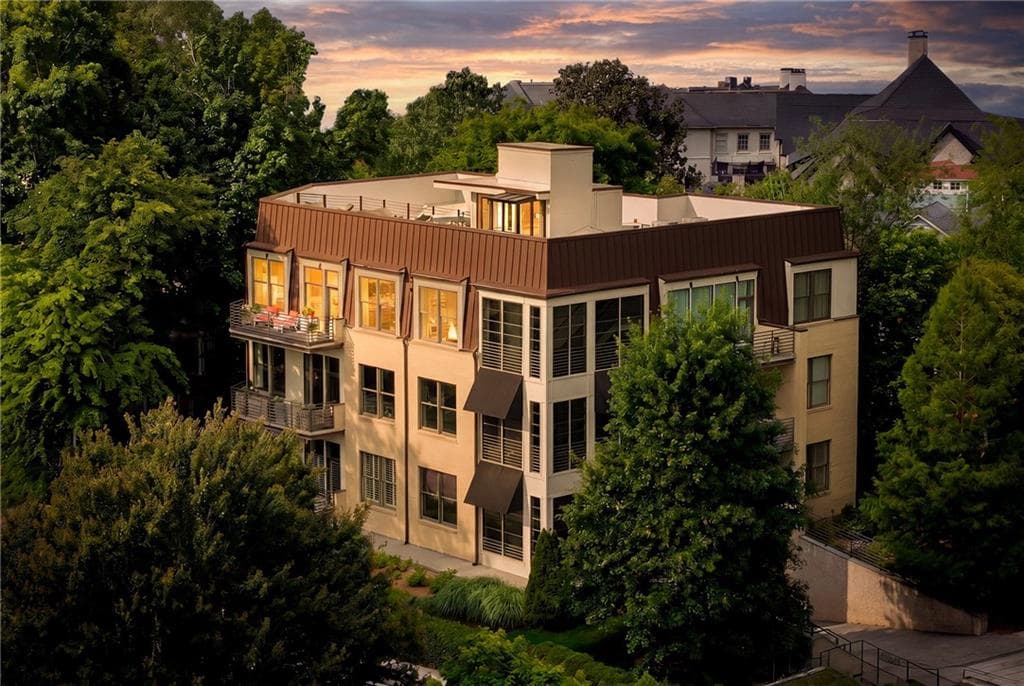2 bedroom, 2 bathroom, 1,750 sq ft condominium sold at 281 15th Street 302, Atlanta, GA 30309