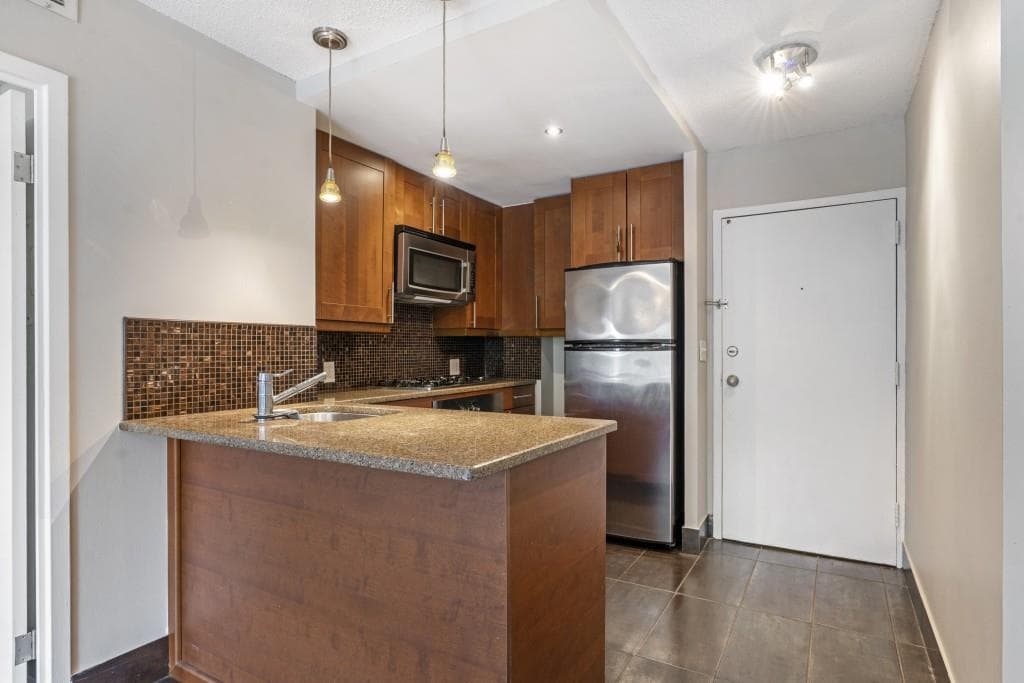 1 bedroom, 1 bathroom, 611 sq ft condominium for sale at 2285 Peachtree Road 703, Atlanta, GA 30309 — photo 6