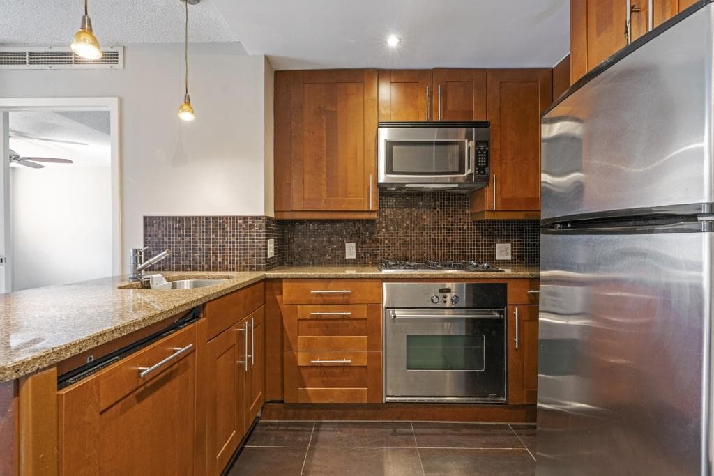 1 bedroom, 1 bathroom, 611 sq ft condominium for sale at 2285 Peachtree Road 703, Atlanta, GA 30309 — photo 8