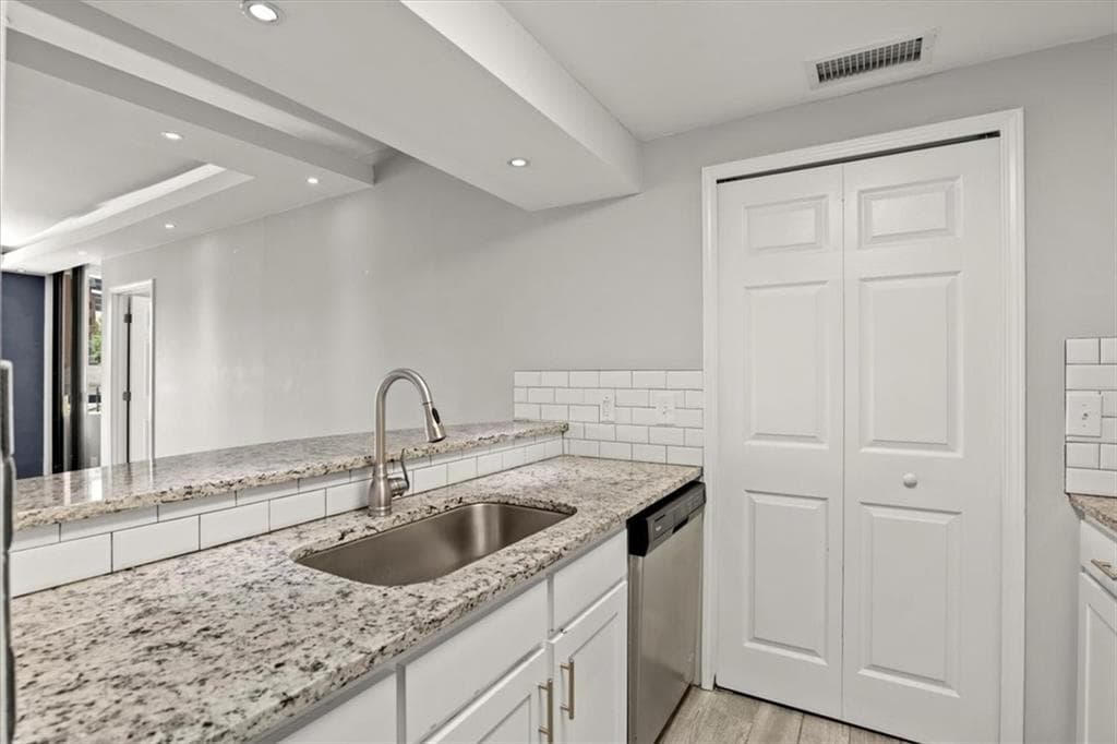 2 bedroom, 2 bathroom, 1,230 sq ft condominium for rent at 3481 Lakeside Drive 1007, Atlanta, GA 30326 for $2,480 a month — photo 3