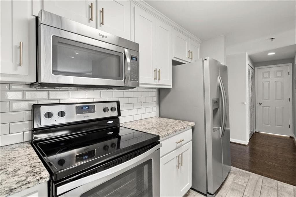 2 bedroom, 2 bathroom, 1,230 sq ft condominium for rent at 3481 Lakeside Drive 1007, Atlanta, GA 30326 for $2,480 a month — photo 6