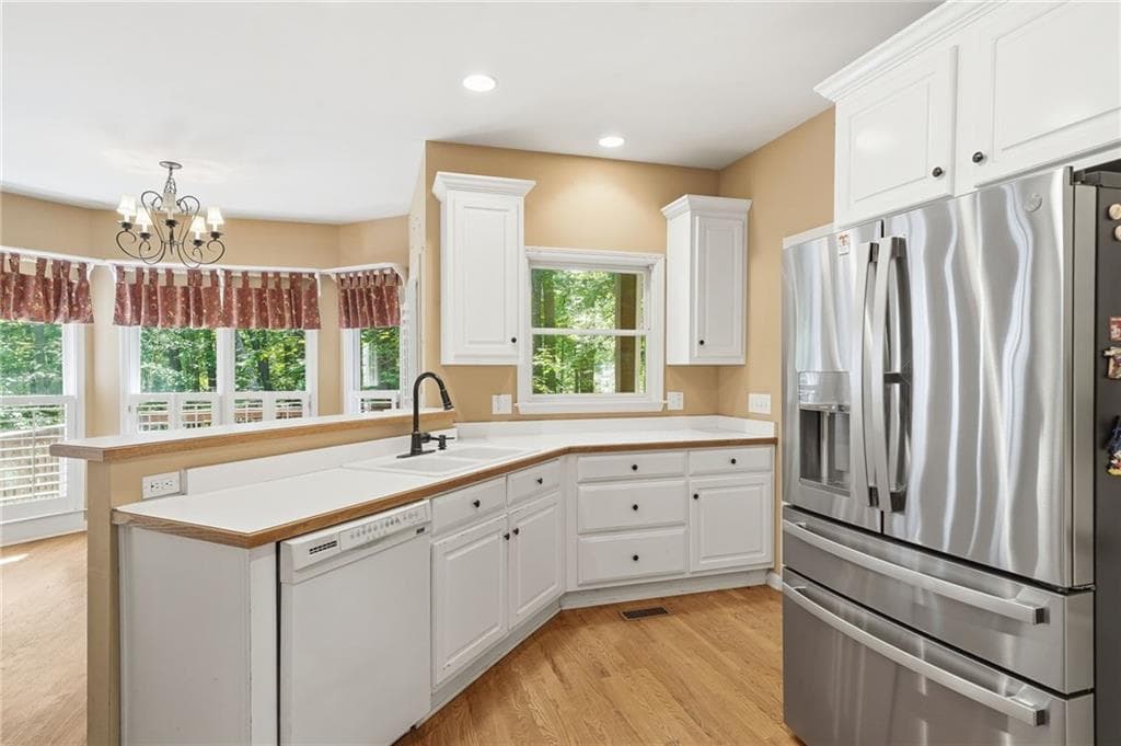 5 bedroom, 5 bathroom, 3,741 sq ft single family residence for sale at 514 Lovinggood Court, Woodstock, GA 30189 — photo 9