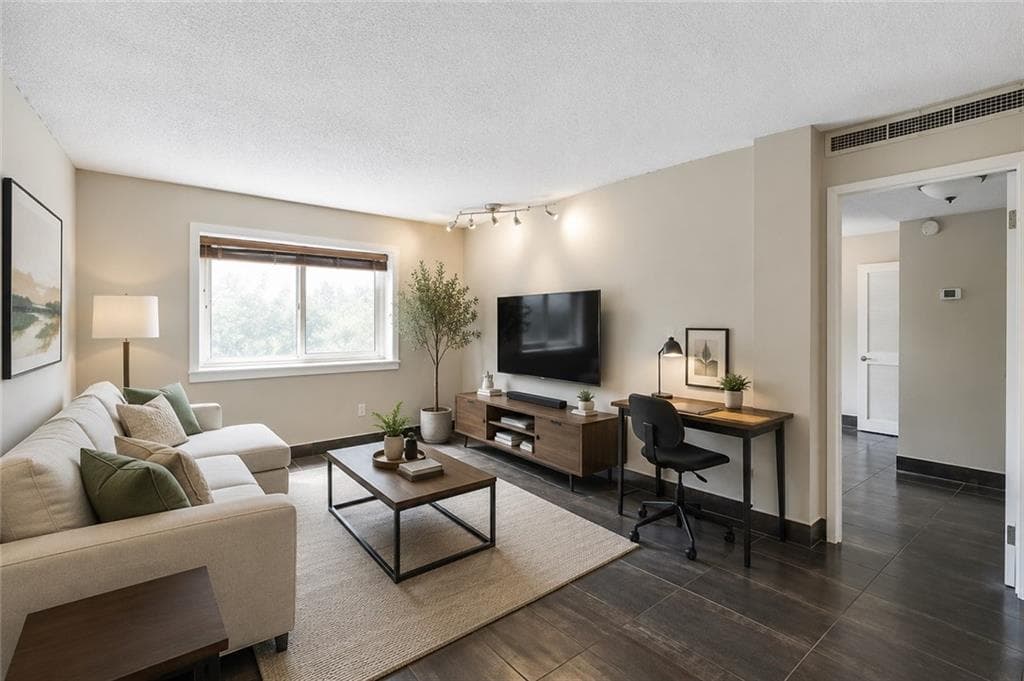 1 bedroom, 1 bathroom, 611 sq ft condominium for sale at 2285 Peachtree Road 703, Atlanta, GA 30309 — photo 1 of 24