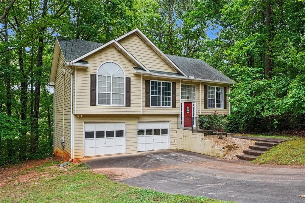3 bedroom, 2 bathroom, 1,680 sq ft single family residence for sale at 130 Bobolink Drive, Stockbridge, GA 30281 — photo 2