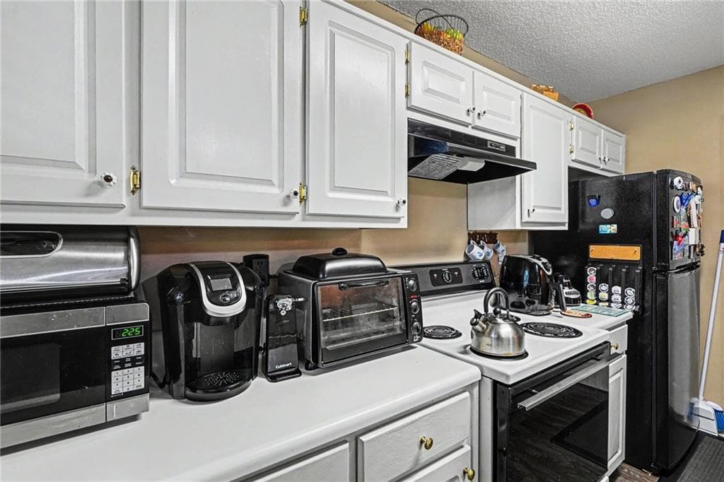 3 bedroom, 2 bathroom, 1,680 sq ft single family residence for sale at 130 Bobolink Drive, Stockbridge, GA 30281 — photo 6