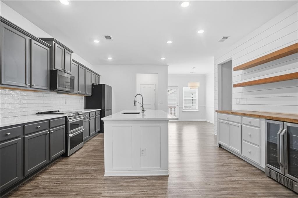 3 bedroom, 3 bathroom, 2,100 sq ft single family residence for sale at 505 Ruths Drive, Woodstock, GA 30188 — photo 2