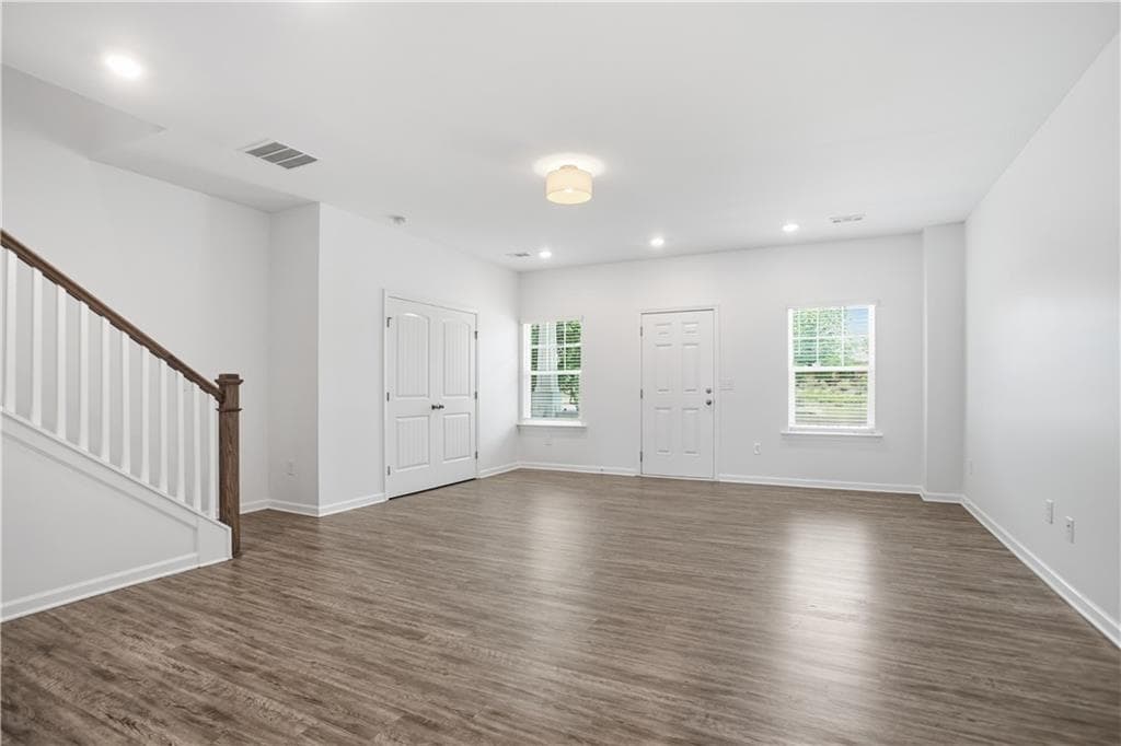 3 bedroom, 3 bathroom, 2,100 sq ft single family residence for sale at 505 Ruths Drive, Woodstock, GA 30188 — photo 3