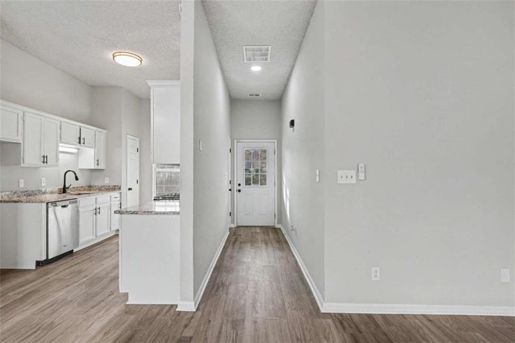 3 bedroom, 2 bathroom, 1,226 sq ft single family residence for sale at 79 Water View Drive, Stockbridge, GA 30281 — photo 5