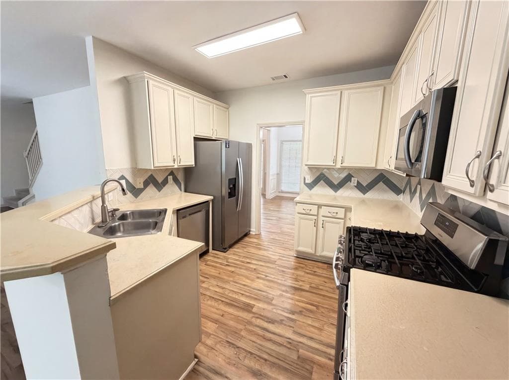 5 bedroom, 3 bathroom, 3,904 sq ft single family residence under contract at 2945 Highland Pass, Alpharetta, GA 30004 — photo 2