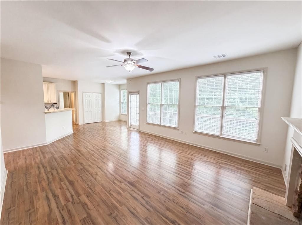 5 bedroom, 3 bathroom, 3,904 sq ft single family residence under contract at 2945 Highland Pass, Alpharetta, GA 30004 — photo 3
