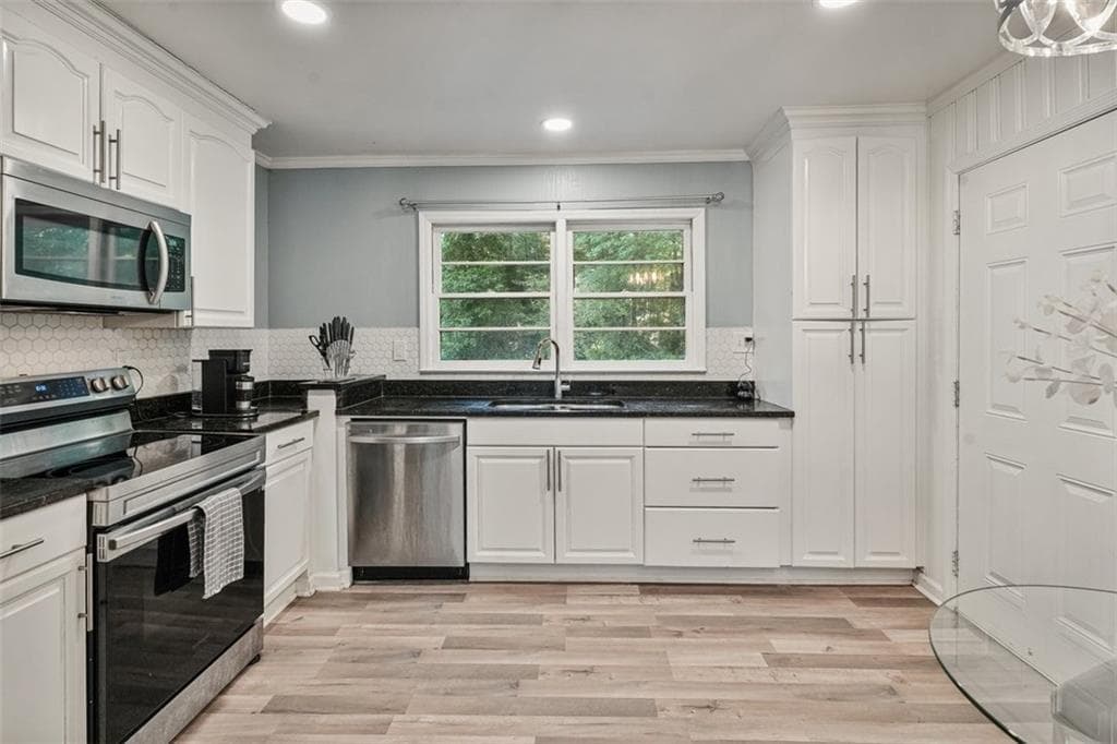 3 bedroom, 2 bathroom, 1,228 sq ft single family residence for sale at 3599 Saturn Drive, Atlanta, GA 30331 — photo 8